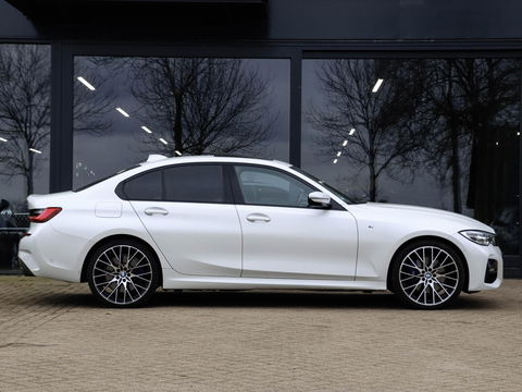 BMW 3-serie 330e eDrive Edition 292PK M Sport | Schuifdak | Camera