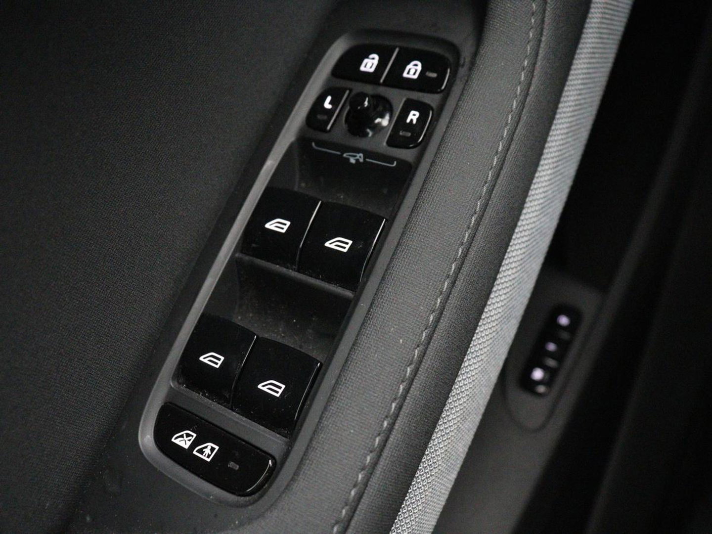 Polestar 2 Standard Range Single Motor 69 kWh | SOH 95% | Stoelverwarming | 360 Camera | Adaptive cruise | Carplay | Full LED