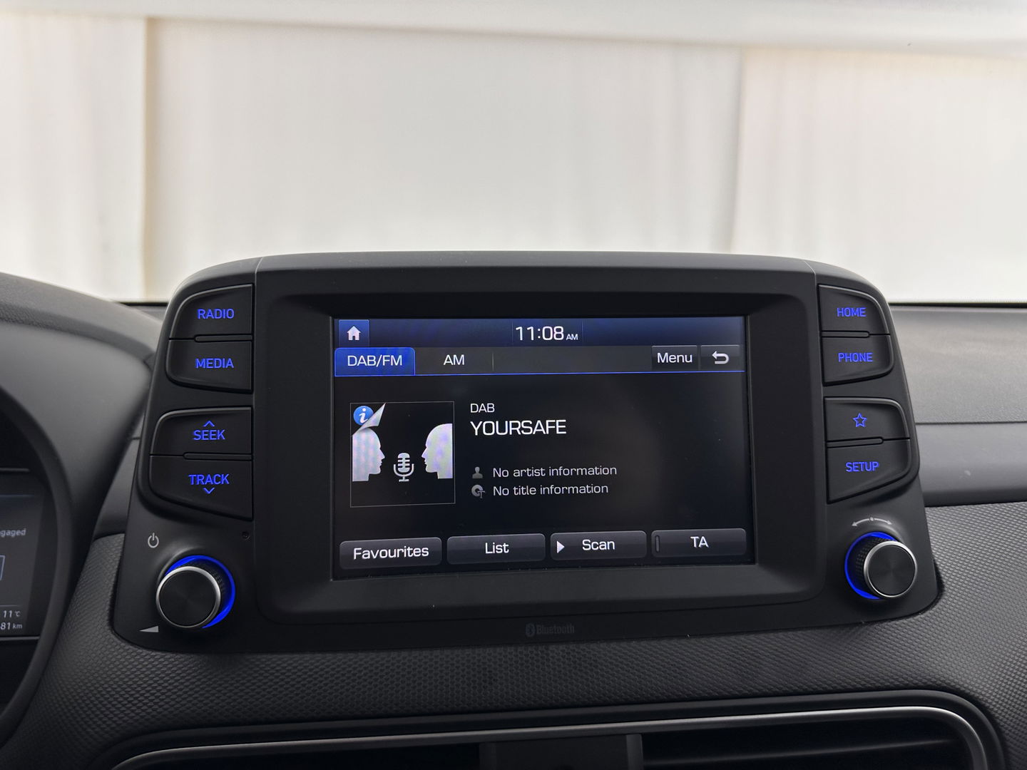 Hyundai KONA EV Comfort 39 kWh [ 3-Fase-11kW] (INCL-BTW) *DIGI-COCKPIT | ADAPTIVE-CRUISE | CARPLAY | DAB | LANE-ASSIST | KEYLESS | COMFORT-SEATS | CCS-FASTLOADER | SHIFTPADDLES | 17"ALU*