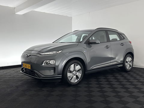 Hyundai KONA EV Comfort 39 kWh [ 3-Fase-11kW] (INCL-BTW) *DIGI-COCKPIT | ADAPTIVE-CRUISE | CARPLAY | DAB | LANE-ASSIST | KEYLESS | COMFORT-SEATS | CCS-FASTLOADER | SHIFTPADDLES | 17"ALU*