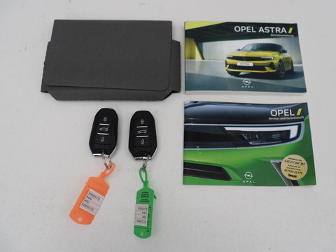 Opel Astra 1.6 Hybrid Business Edition | SOH 92% | Stoelverwarming | Adaptive cruise | Camera | Stuurverwarming | Carplay | Navigatie | Full LED | 17'' | Climate control | PHEV | Plug In