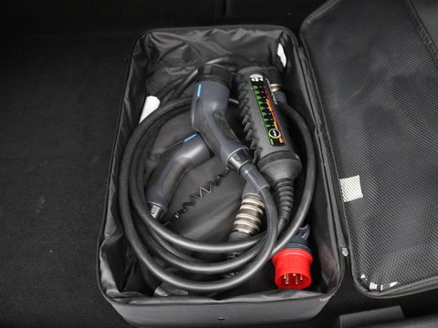 Opel Astra 1.6 Hybrid Business Edition | SOH 92% | Stoelverwarming | Adaptive cruise | Camera | Stuurverwarming | Carplay | Navigatie | Full LED | 17'' | Climate control | PHEV | Plug In