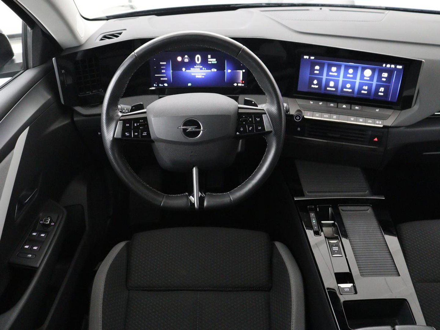 Opel Astra 1.6 Hybrid Business Edition | SOH 92% | Stoelverwarming | Adaptive cruise | Camera | Stuurverwarming | Carplay | Navigatie | Full LED | 17'' | Climate control | PHEV | Plug In