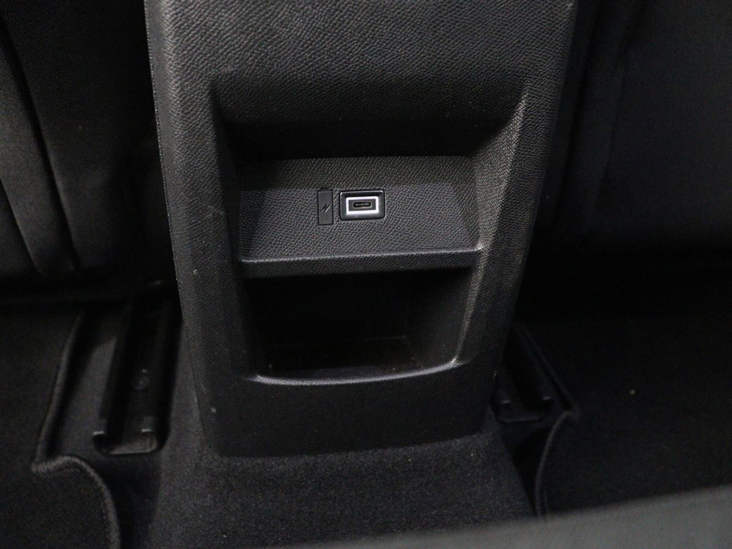 Opel Astra 1.6 Hybrid Business Edition | SOH 92% | Stoelverwarming | Adaptive cruise | Camera | Stuurverwarming | Carplay | Navigatie | Full LED | 17'' | Climate control | PHEV | Plug In