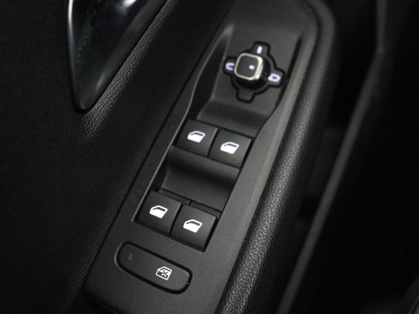 Opel Astra 1.6 Hybrid Business Edition | SOH 92% | Stoelverwarming | Adaptive cruise | Camera | Stuurverwarming | Carplay | Navigatie | Full LED | 17'' | Climate control | PHEV | Plug In