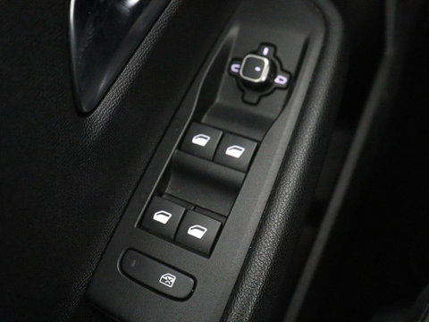 Opel Astra 1.6 Hybrid Business Edition | SOH 92% | Stoelverwarming | Adaptive cruise | Camera | Stuurverwarming | Carplay | Navigatie | Full LED | 17'' | Climate control | PHEV | Plug In