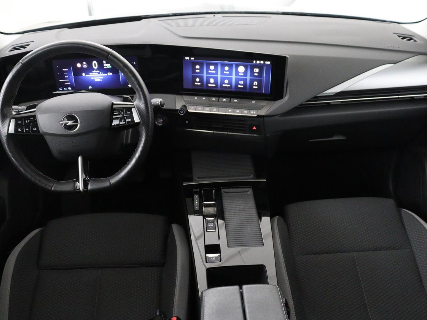 Opel Astra 1.6 Hybrid Business Edition | SOH 92% | Stoelverwarming | Adaptive cruise | Camera | Stuurverwarming | Carplay | Navigatie | Full LED | 17'' | Climate control | PHEV | Plug In