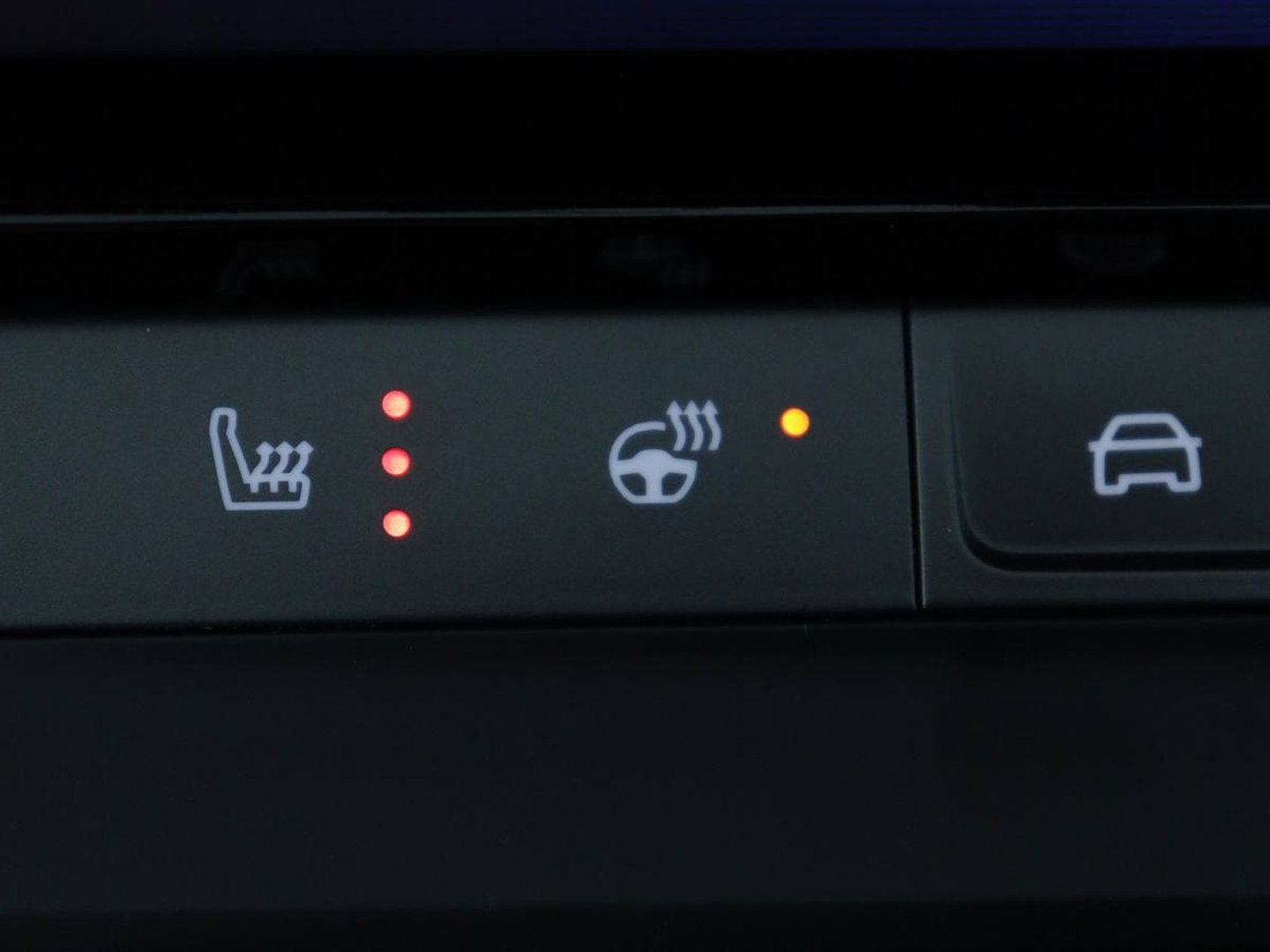 Opel Astra 1.6 Hybrid Business Edition | SOH 92% | Stoelverwarming | Adaptive cruise | Camera | Stuurverwarming | Carplay | Navigatie | Full LED | 17'' | Climate control | PHEV | Plug In