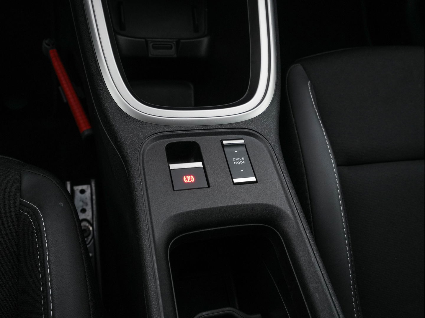 Jeep Avenger Summit 54 kWh [ 3-Fase ] {SOH-95%} (INCL-BTW) *HEATPUMP | LEATHER-MICROFIBRE | FULL-LED | ADAPTIVE-CRUISE | BLIND-SPOT | CAMERA | DIGI-COCKPIT | NAVI-FULLMAP | HEATED-COMFORTSEATS | ECC | AMBIENT-LIGHT | PDC | CARPLAY | CRUISE