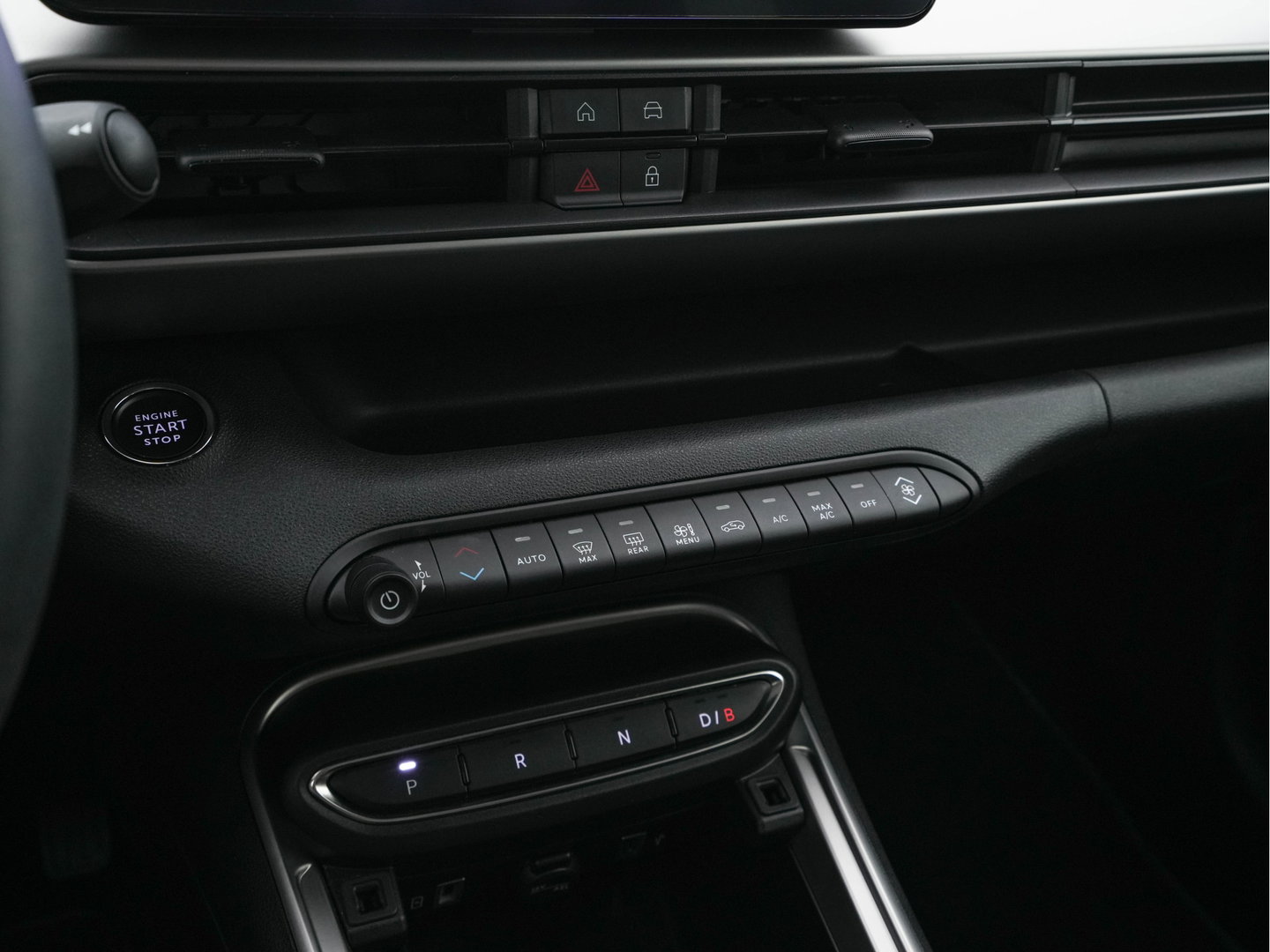 Jeep Avenger Summit 54 kWh [ 3-Fase ] {SOH-95%} (INCL-BTW) *HEATPUMP | LEATHER-MICROFIBRE | FULL-LED | ADAPTIVE-CRUISE | BLIND-SPOT | CAMERA | DIGI-COCKPIT | NAVI-FULLMAP | HEATED-COMFORTSEATS | ECC | AMBIENT-LIGHT | PDC | CARPLAY | CRUISE