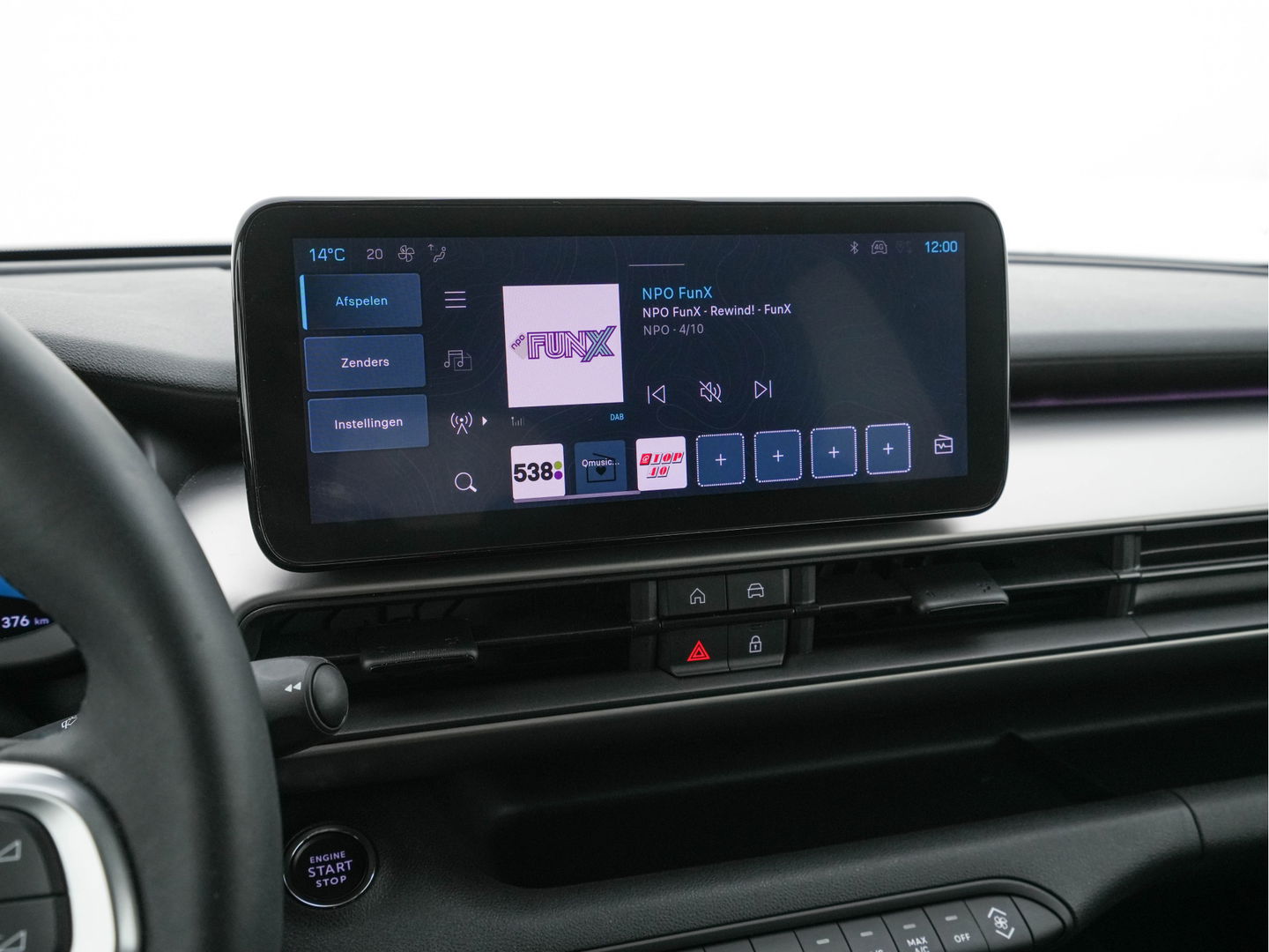 Jeep Avenger Summit 54 kWh [ 3-Fase ] {SOH-95%} (INCL-BTW) *HEATPUMP | LEATHER-MICROFIBRE | FULL-LED | ADAPTIVE-CRUISE | BLIND-SPOT | CAMERA | DIGI-COCKPIT | NAVI-FULLMAP | HEATED-COMFORTSEATS | ECC | AMBIENT-LIGHT | PDC | CARPLAY | CRUISE