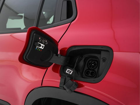 Jeep Avenger Summit 54 kWh [ 3-Fase ] {SOH-95%} (INCL-BTW) *HEATPUMP | LEATHER-MICROFIBRE | FULL-LED | ADAPTIVE-CRUISE | BLIND-SPOT | CAMERA | DIGI-COCKPIT | NAVI-FULLMAP | HEATED-COMFORTSEATS | ECC | AMBIENT-LIGHT | PDC | CARPLAY | CRUISE