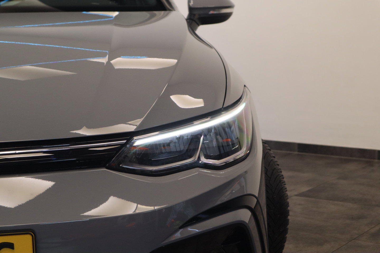 Volkswagen Golf 1.5 eTSI R-Line Business Full-led Navigatie Adaptive-Cruise 24 Maanden garantie* (Vraag naar de voorwaarden)