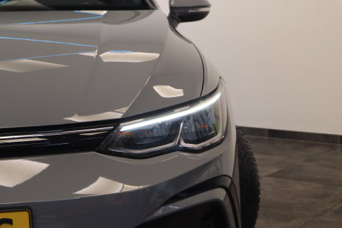 Volkswagen Golf 1.5 eTSI R-Line Business Full-led Navigatie Adaptive-Cruise 24 Maanden garantie* (Vraag naar de voorwaarden)