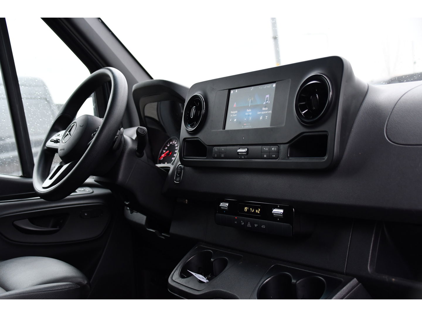 Mercedes-Benz Sprinter 317 1.9 CDI L2H2 RWD PB Edition Camera, Cruise, Carplay, LED, 170pk, Stoelverwarming, NAVI, Sensoren, Leder, Uniek!