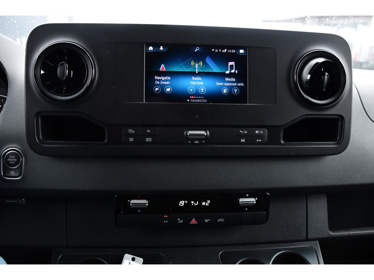 Mercedes-Benz Sprinter 317 1.9 CDI L2H2 RWD PB Edition Camera, Cruise, Carplay, LED, 170pk, Stoelverwarming, NAVI, Sensoren, Leder, Uniek!