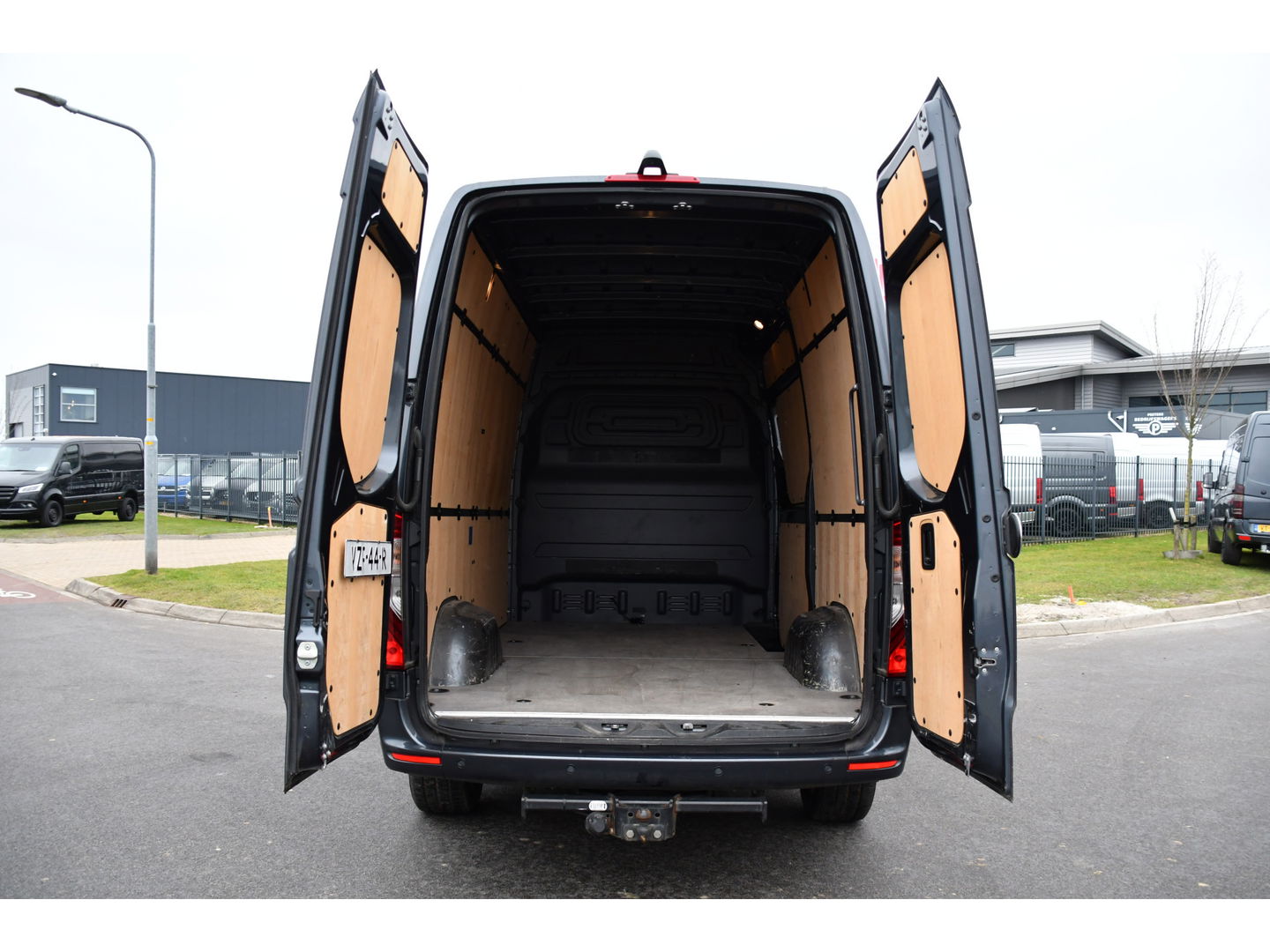 Mercedes-Benz Sprinter 317 1.9 CDI L2H2 RWD PB Edition Camera, Cruise, Carplay, LED, 170pk, Stoelverwarming, NAVI, Sensoren, Leder, Uniek!