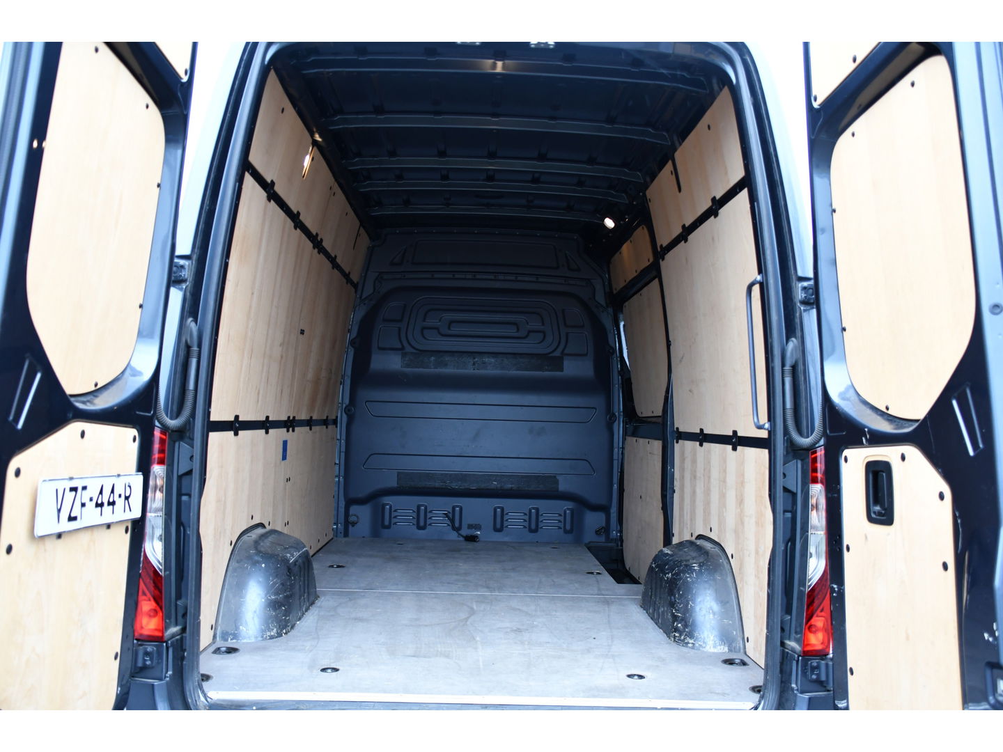 Mercedes-Benz Sprinter 317 1.9 CDI L2H2 RWD PB Edition Camera, Cruise, Carplay, LED, 170pk, Stoelverwarming, NAVI, Sensoren, Leder, Uniek!