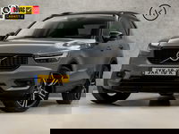 Volvo XC40 - 1.5 T5 Recharge R-Design 261Pk Automaat (PANORAMADAK, APPLE CARPLAY, MEMORY SEATS, 360 CAMERA, HARMAN/KARDON, LEDER/ALCANTARA, GETINT GLAS, ELEK ACHTERKLEP, NIEUWSTAAT)