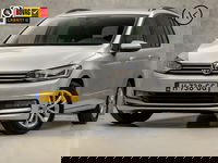 Volkswagen Touran - 1.5 TSI Comfortline 7 Persoons 150Pk Automaat (APPLE CARPLAY, GROOT NAVI, CAMERA, TREKHAAK, ADAPTIVE CRUISE, SPORTSTOELEN, GETINT GLAS, PARKEERSENSOREN, NIEUWSTAAT)