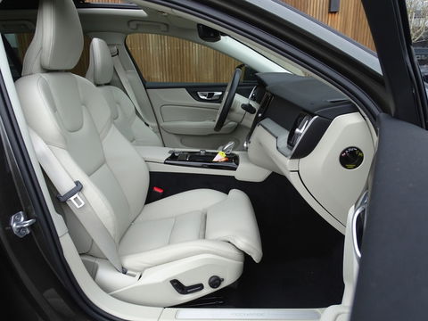 Volvo V60 2.0 T6 340PK AWD / R-Design / Inscription / LED