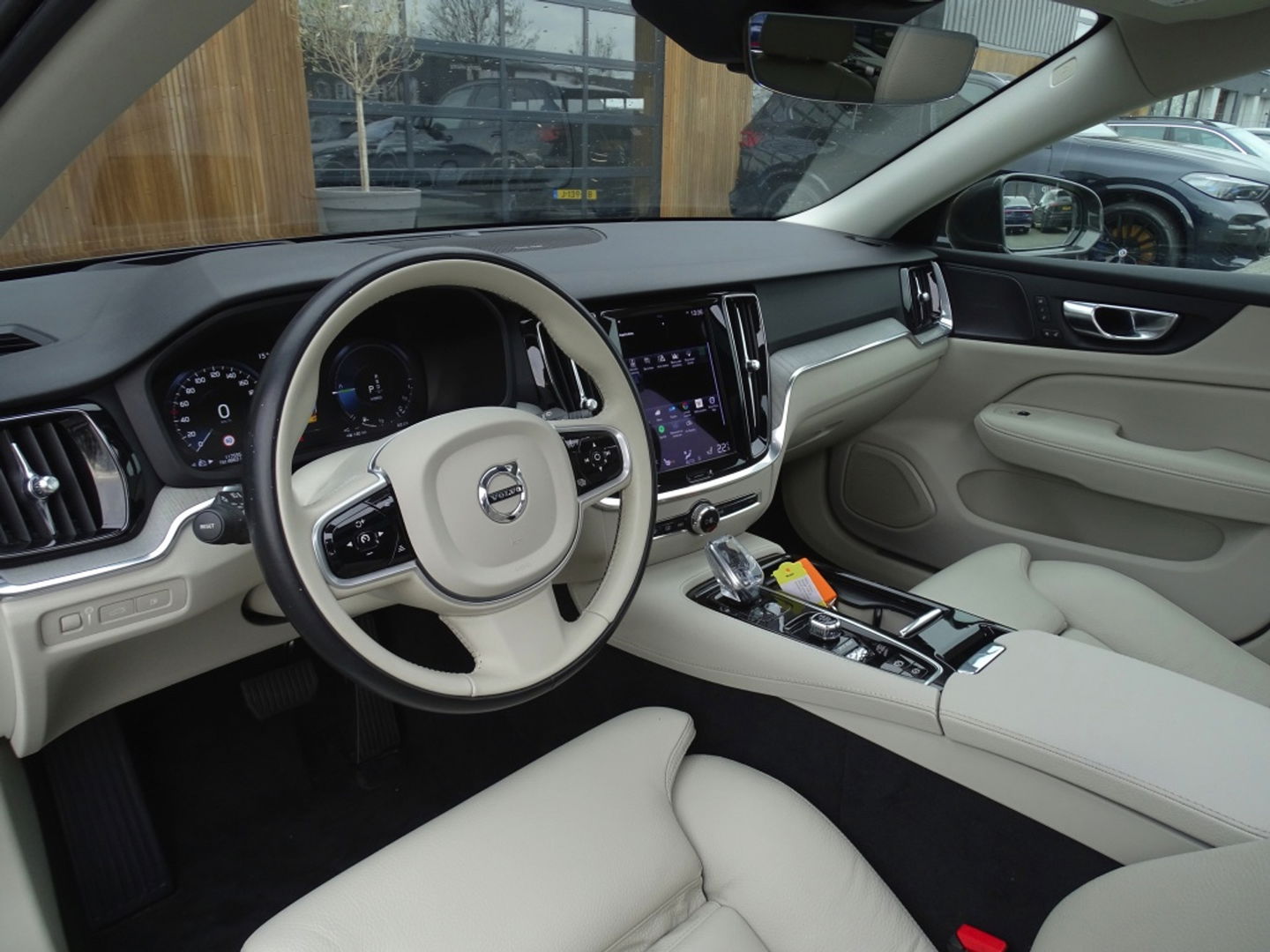 Volvo V60 2.0 T6 340PK AWD / R-Design / Inscription / LED