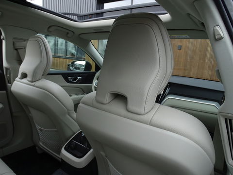 Volvo V60 2.0 T6 340PK AWD / R-Design / Inscription / LED