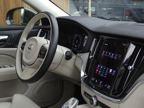 Volvo V60 2.0 T6 340PK AWD / R-Design / Inscription / LED