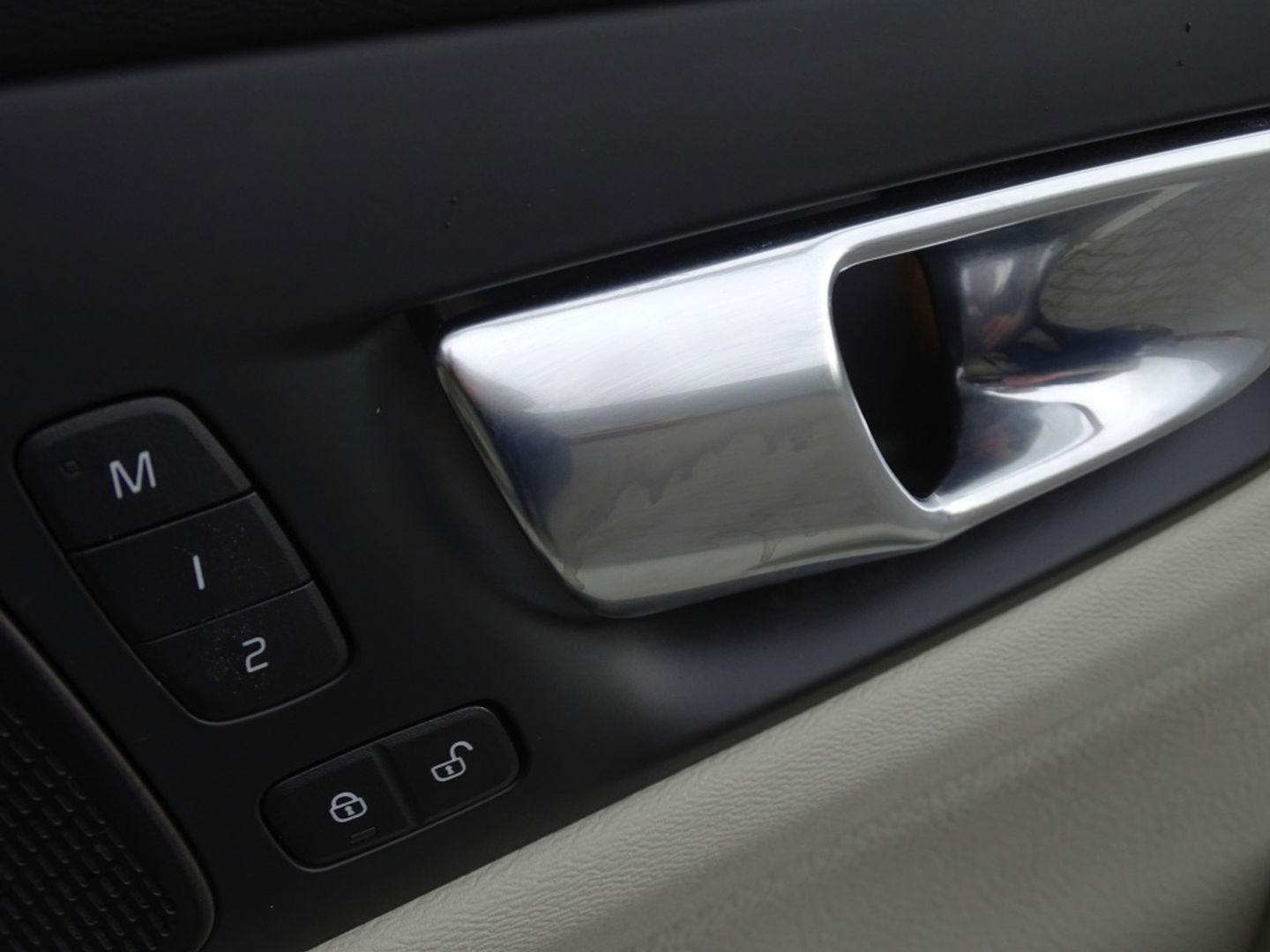 Volvo V60 2.0 T6 340PK AWD / R-Design / Inscription / LED