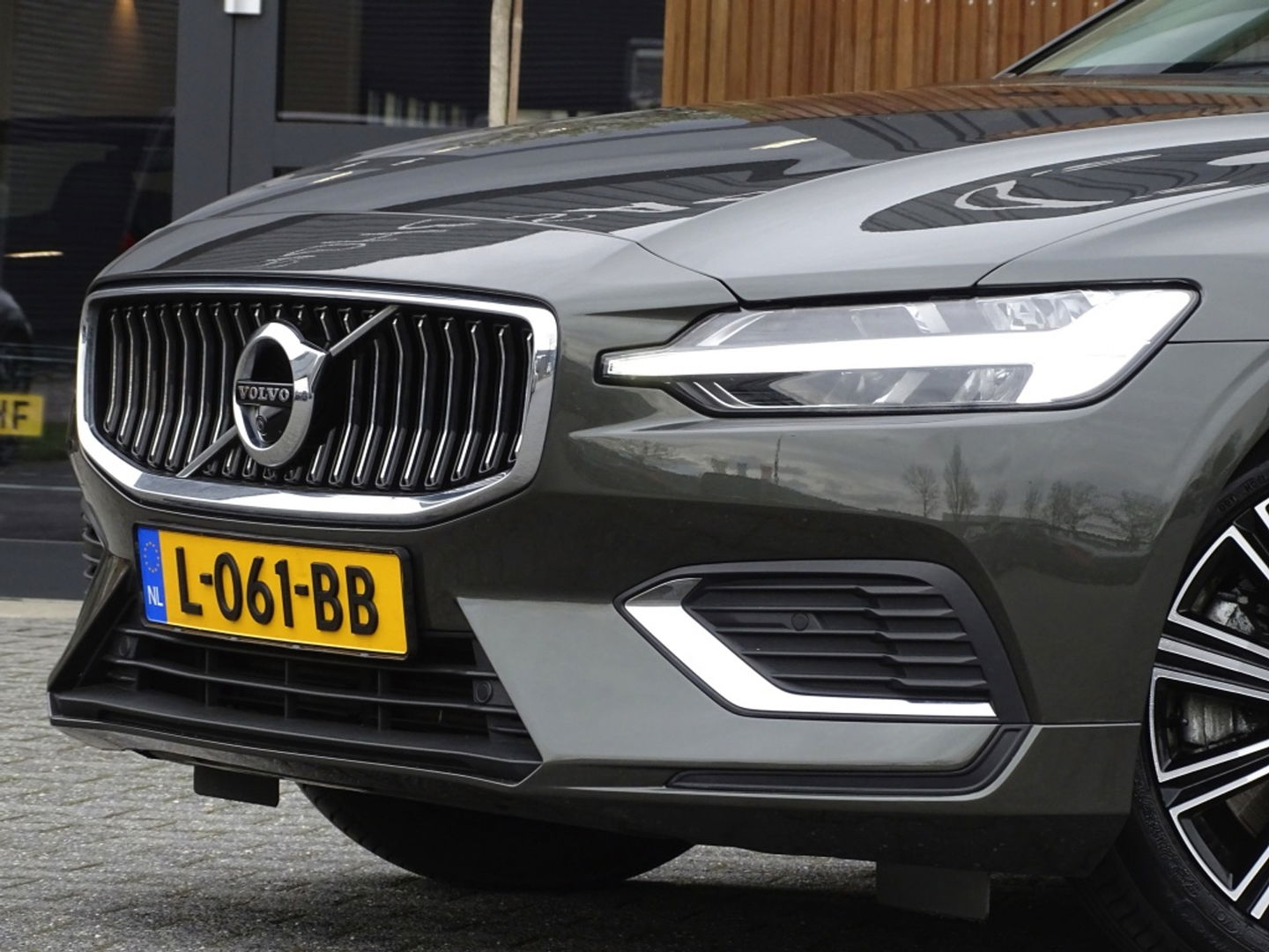 Volvo V60 2.0 T6 340PK AWD / R-Design / Inscription / LED