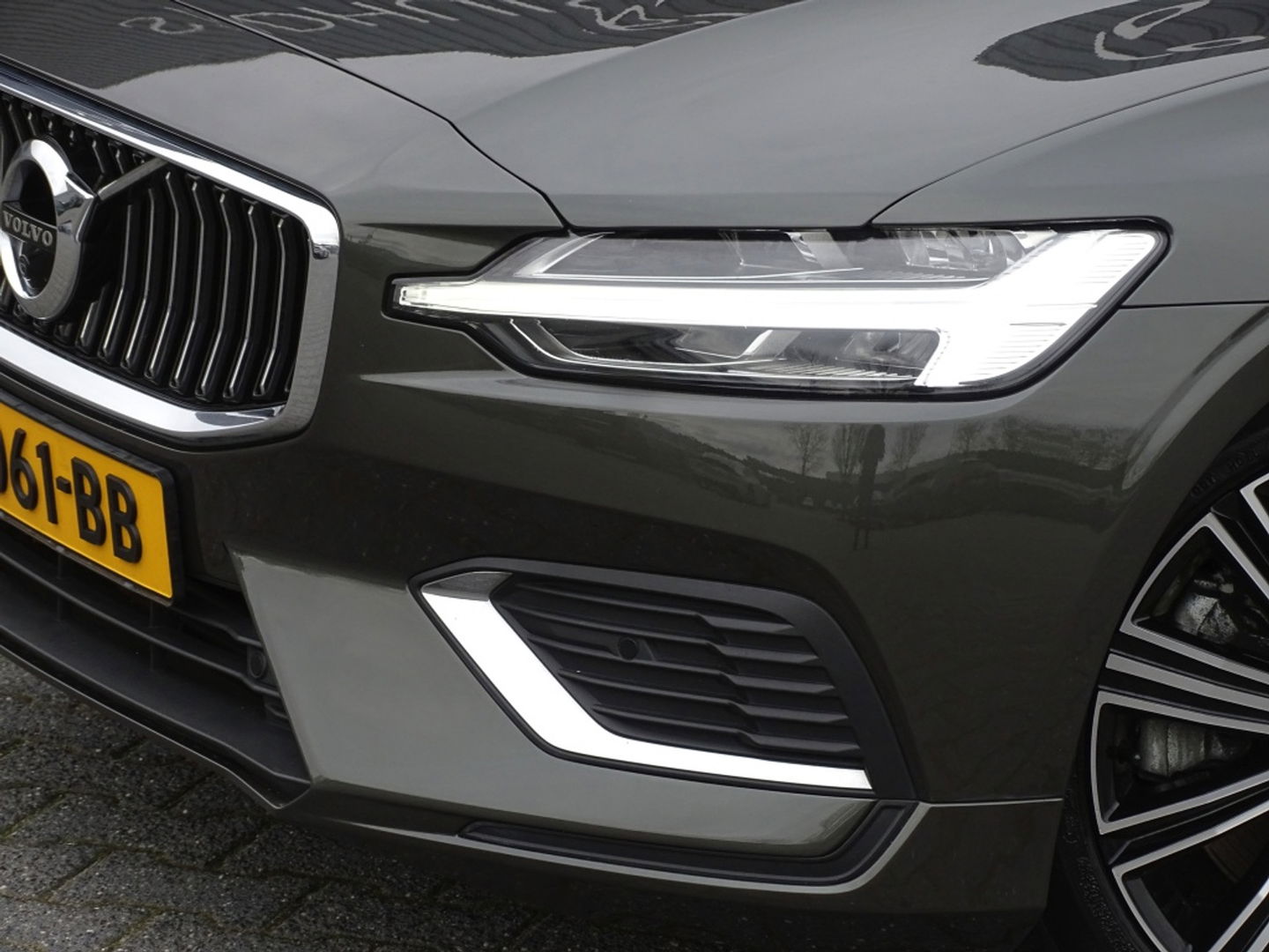 Volvo V60 2.0 T6 340PK AWD / R-Design / Inscription / LED