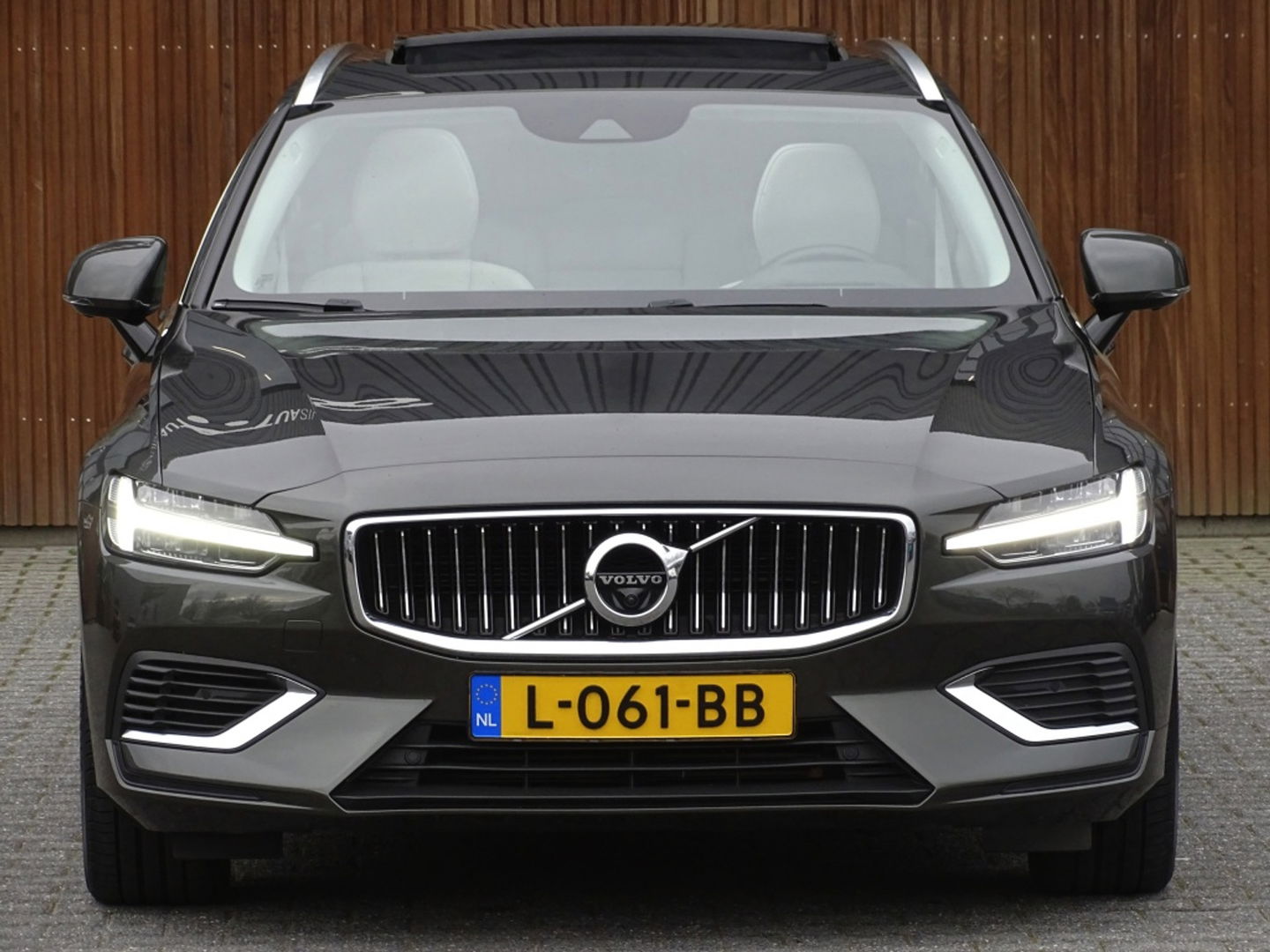 Volvo V60 2.0 T6 340PK AWD / R-Design / Inscription / LED