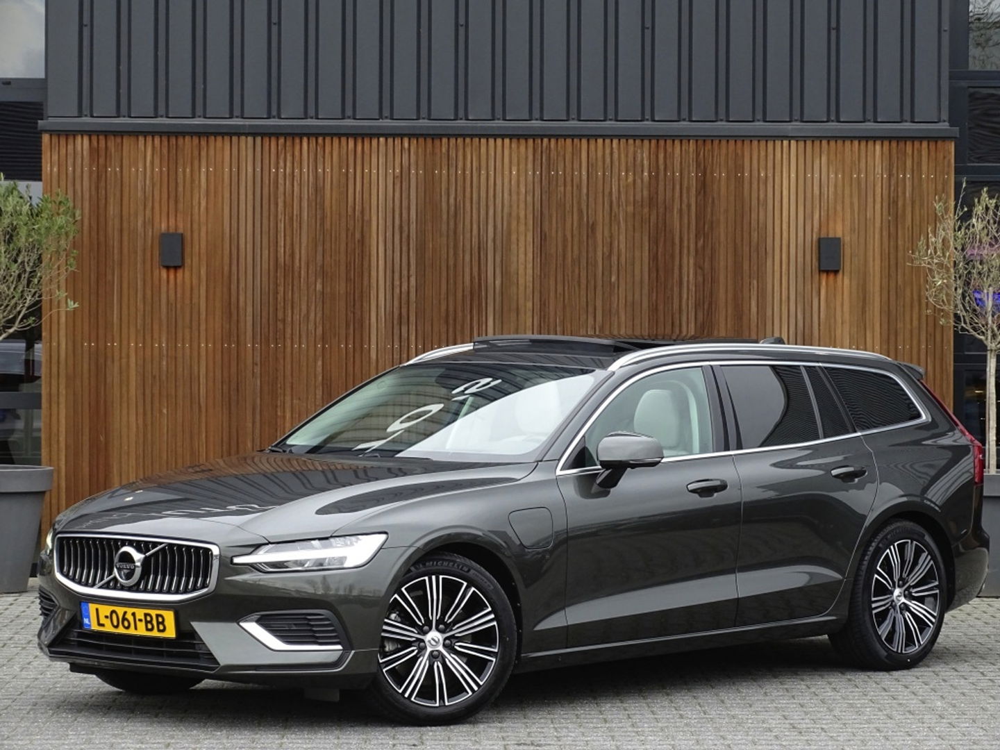 Volvo V60 2.0 T6 340PK AWD / R-Design / Inscription / LED