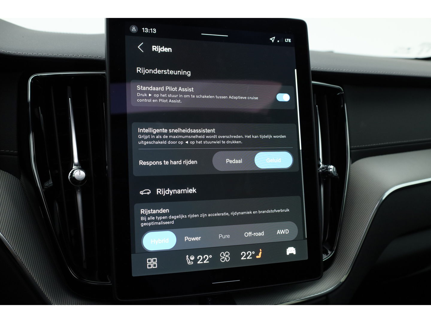 Volvo XC60 2.0 T6 Plug-in hybrid AWD Ultra Black Edition | Facelift | Pano | HUD | 360cam | Harman Kardon | Memory seats | Pilot Assist |