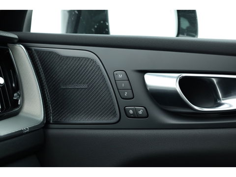 Volvo XC60 2.0 T6 Plug-in hybrid AWD Ultra Black Edition | Facelift | Pano | HUD | 360cam | Harman Kardon | Memory seats | Pilot Assist |