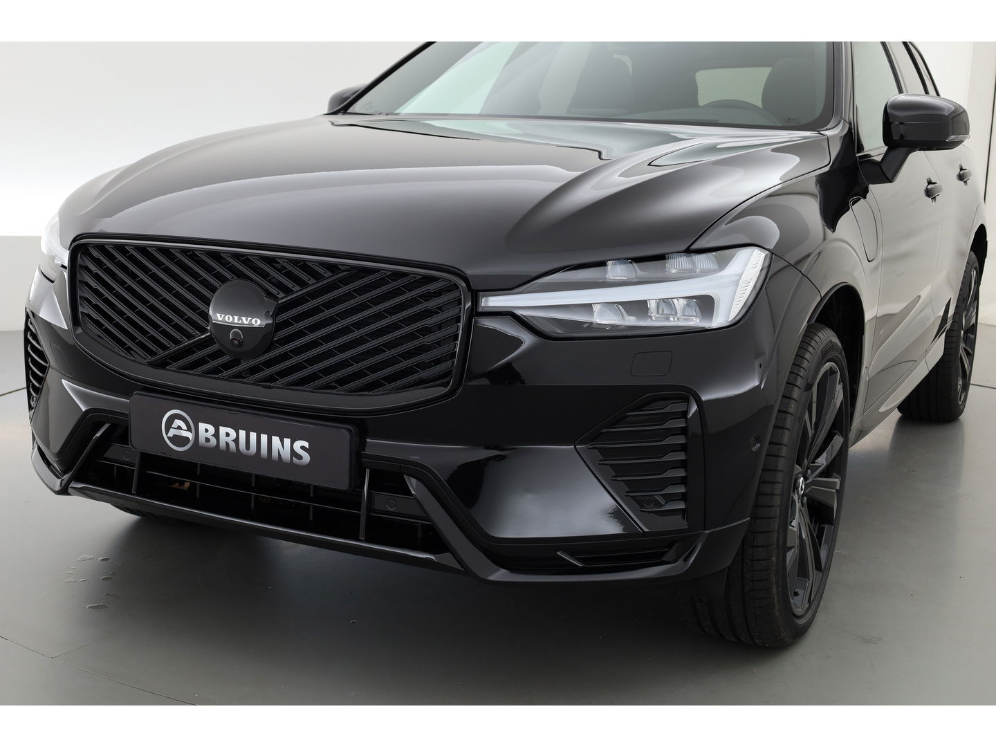 Volvo XC60 2.0 T6 Plug-in hybrid AWD Ultra Black Edition | Facelift | Pano | HUD | 360cam | Harman Kardon | Memory seats | Pilot Assist |