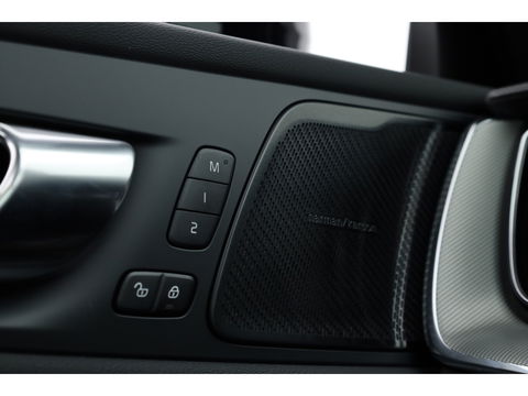 Volvo XC60 2.0 T6 Plug-in hybrid AWD Ultra Black Edition | Facelift | Pano | HUD | 360cam | Harman Kardon | Memory seats | Pilot Assist |
