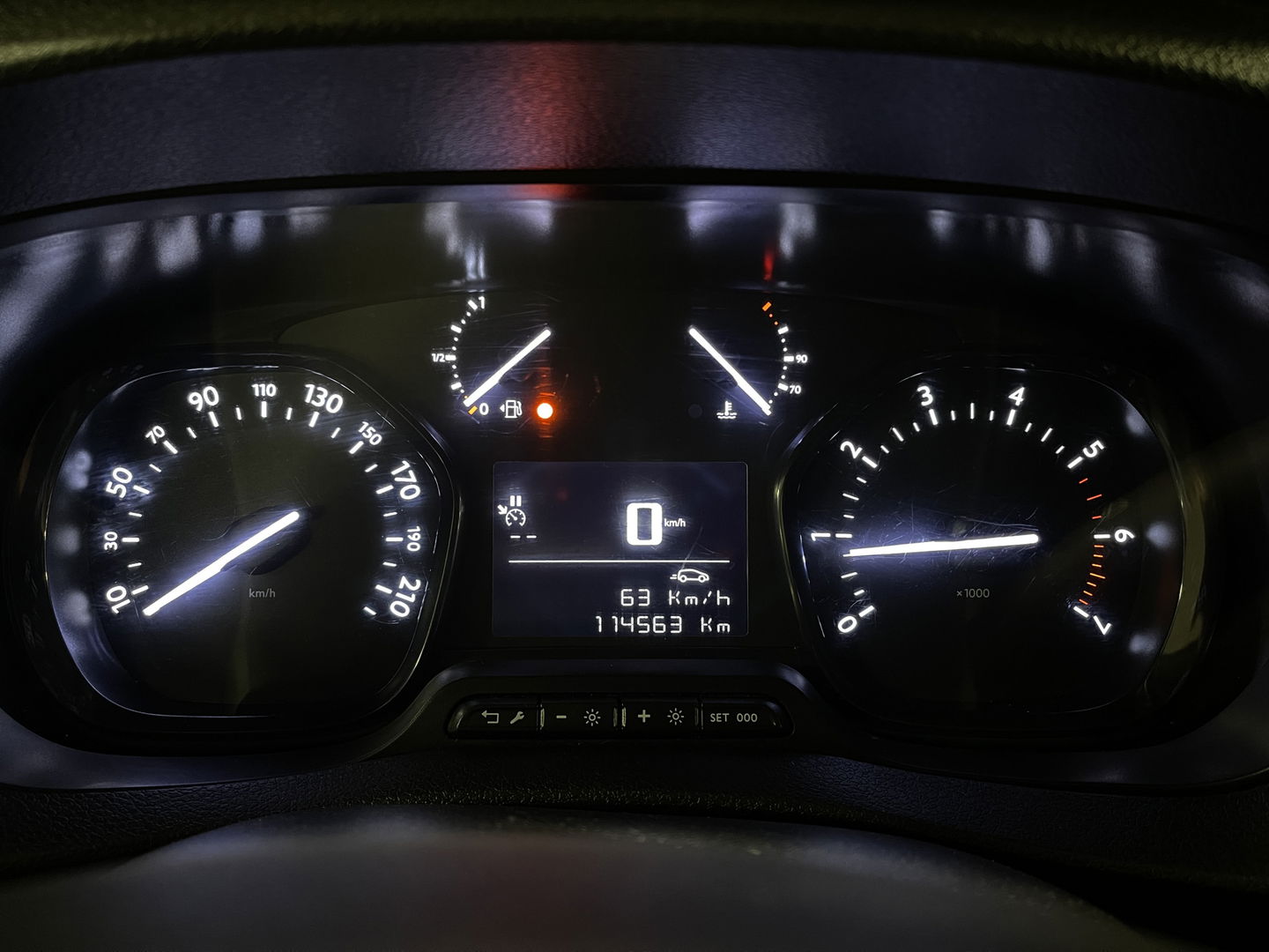 Citroën Jumpy 1.5 BlueHDI 100 M Club | Bijrijdersbank | Apple Carplay | Cruise Control | DAB | Airconditioning | Navigatie | Start/Stop Systeem |