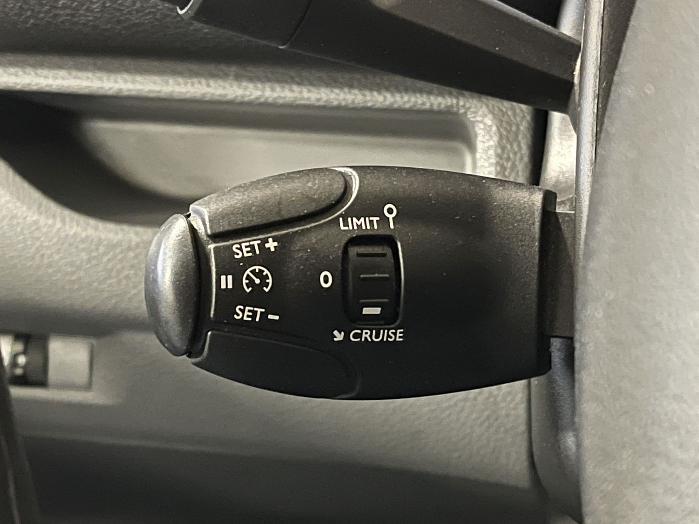 Citroën Jumpy 1.5 BlueHDI 100 M Club | Bijrijdersbank | Apple Carplay | Cruise Control | DAB | Airconditioning | Navigatie | Start/Stop Systeem |