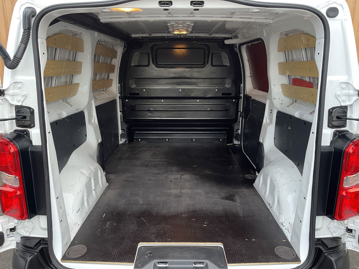 Citroën Jumpy 1.5 BlueHDI 100 M Club | Bijrijdersbank | Apple Carplay | Cruise Control | DAB | Airconditioning | Navigatie | Start/Stop Systeem |