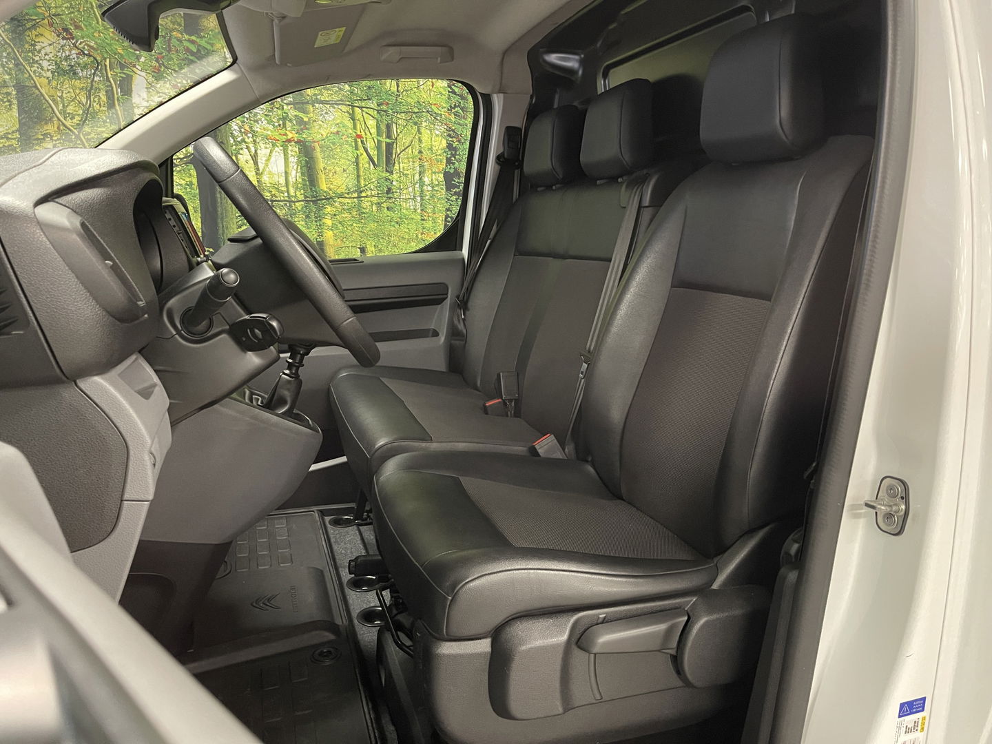 Citroën Jumpy 1.5 BlueHDI 100 M Club | Bijrijdersbank | Apple Carplay | Cruise Control | DAB | Airconditioning | Navigatie | Start/Stop Systeem |