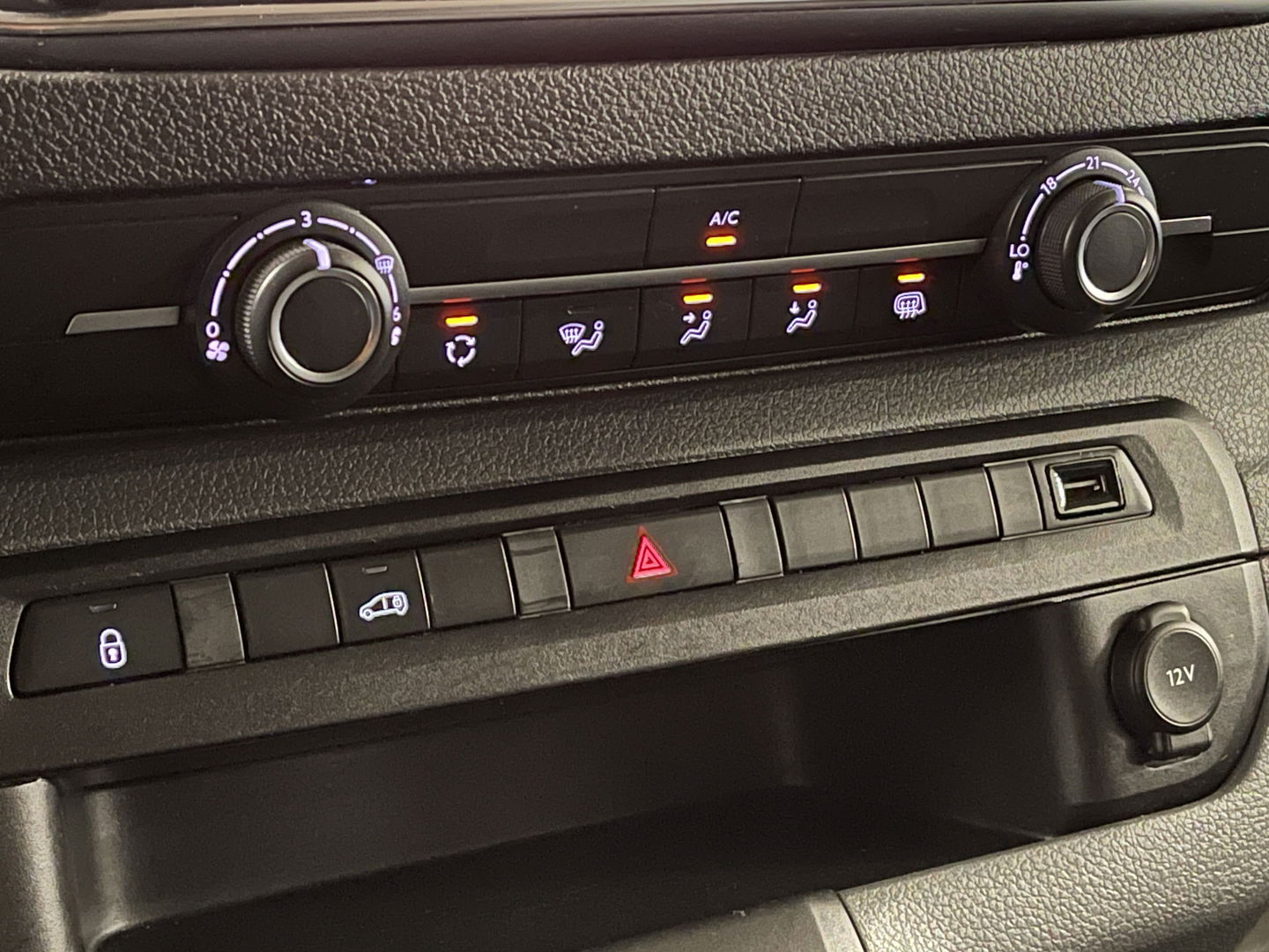 Citroën Jumpy 1.5 BlueHDI 100 M Club | Bijrijdersbank | Apple Carplay | Cruise Control | DAB | Airconditioning | Navigatie | Start/Stop Systeem |