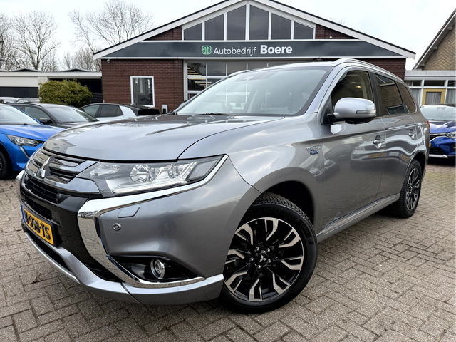 Mitsubishi Outlander - 2.0 PHEV Prestige Leer, Schuif-kanteldak, Trekaak