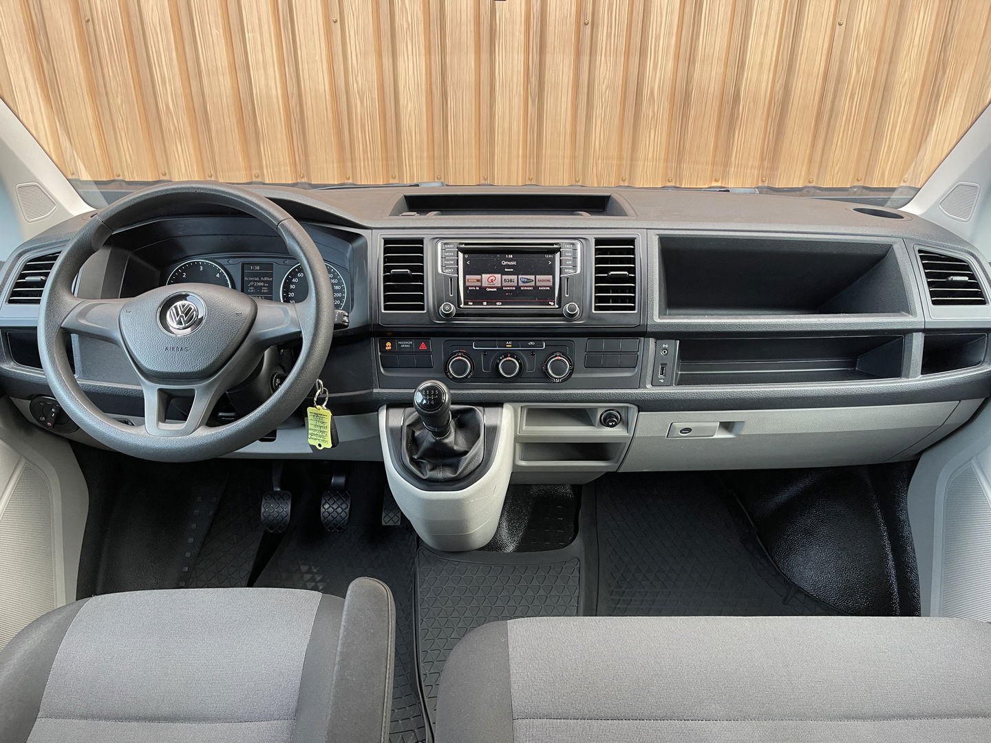 Volkswagen Transporter 2.0 TDI L2H1 DC | BTW |  Pick-up! | 6 Pers. | Trekhaak | Apple Carplay | Cruise Control | Stop&GO | Airconditioning |