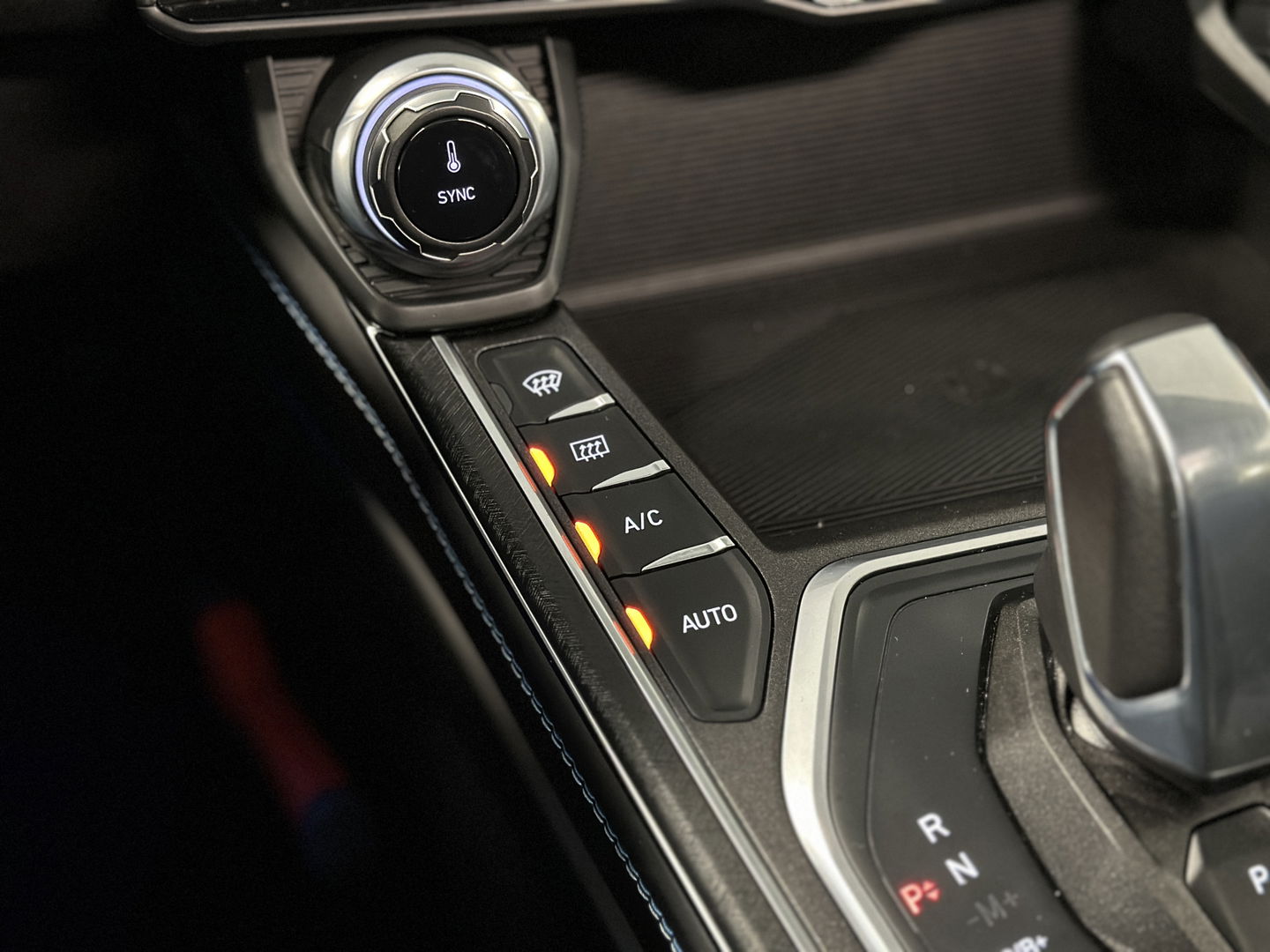 Lynk & Co 01 1.5 | Nieuw! | Trekhaak | Panoramadak | 360° graden camera | Adaptive Cruise Control | Keyless | Elektrische Bestuurdersstoel + Geheugen | Parkeersensoren | Apple Carplay | Android Auto | Infinit