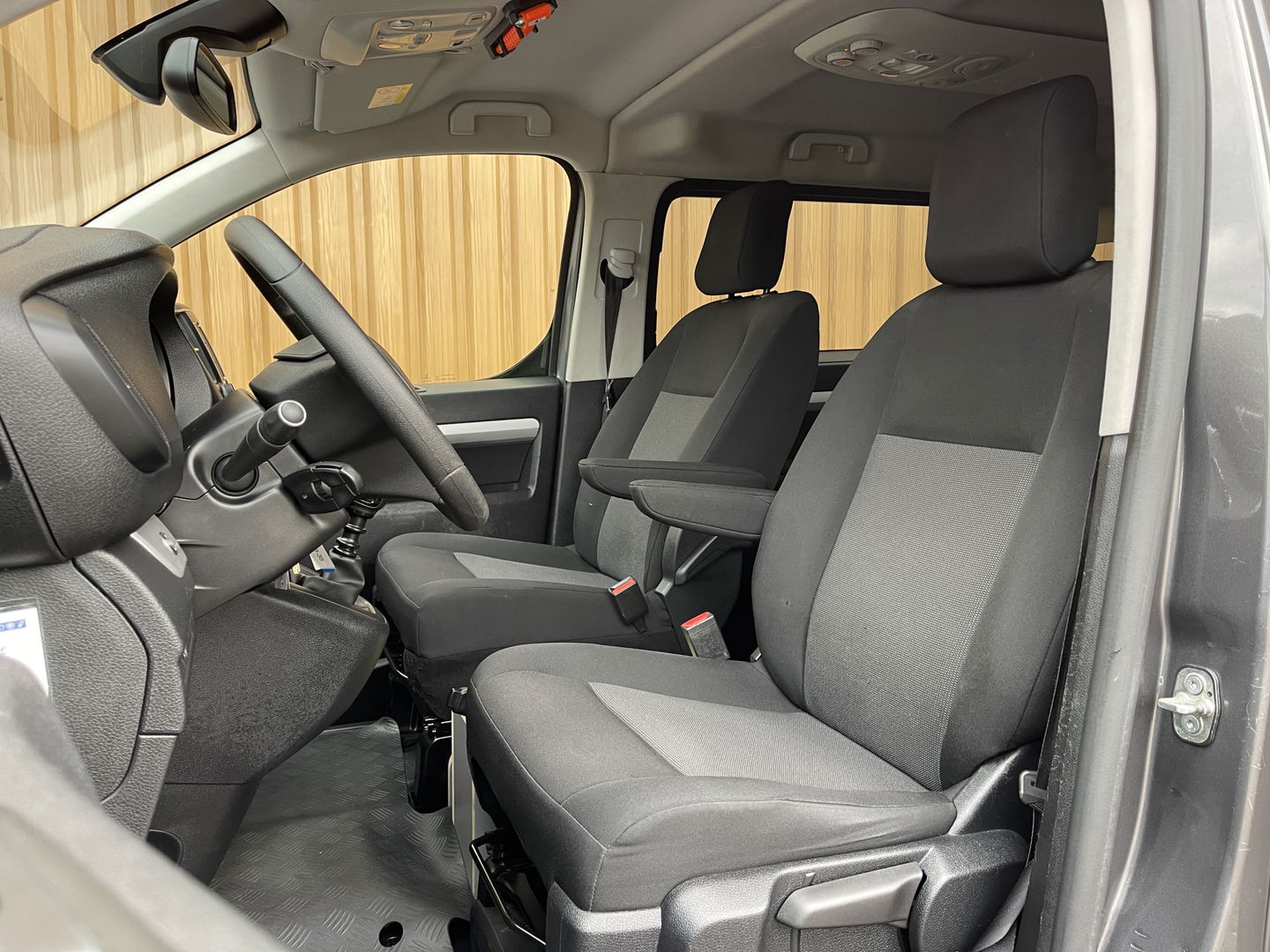 Peugeot Expert Traveller 8P 2.0 BlueHDi 150 Business Long S&S | Exportprijs | Cruise Control | Parkeersensoren Achter | Apple Carplay/Android Auto | Navigatie | Airconditioning | Bluetooth |