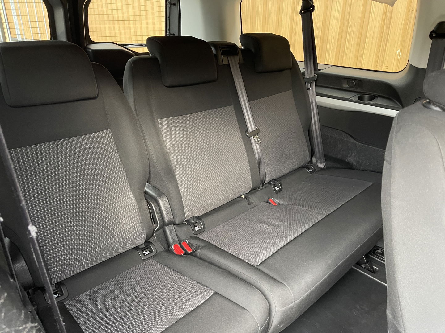 Peugeot Expert Traveller 8P 2.0 BlueHDi 150 Business Long S&S | Exportprijs | Cruise Control | Parkeersensoren Achter | Apple Carplay/Android Auto | Navigatie | Airconditioning | Bluetooth |