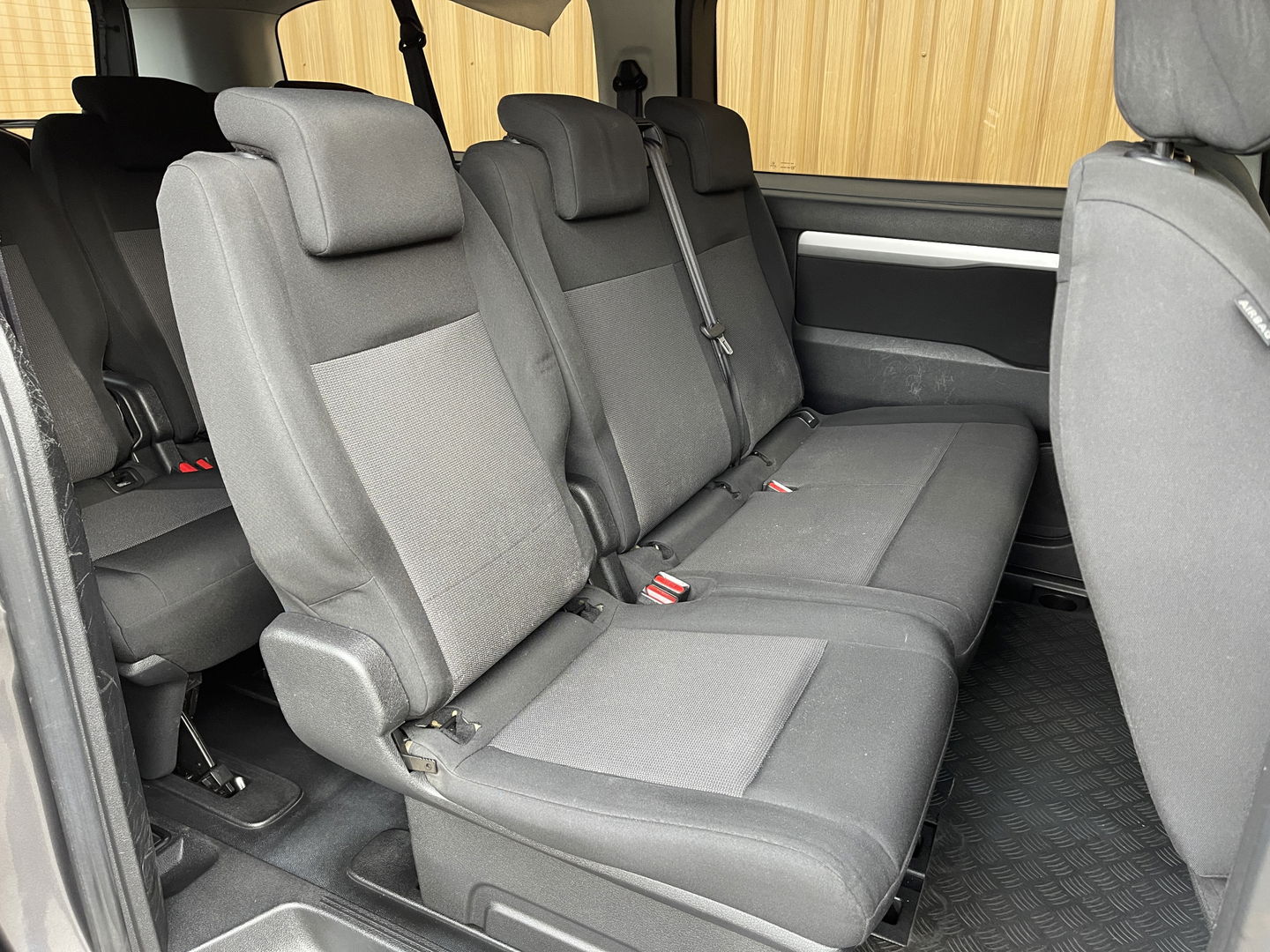 Peugeot Expert Traveller 8P 2.0 BlueHDi 150 Business Long S&S | Exportprijs | Cruise Control | Parkeersensoren Achter | Apple Carplay/Android Auto | Navigatie | Airconditioning | Bluetooth |