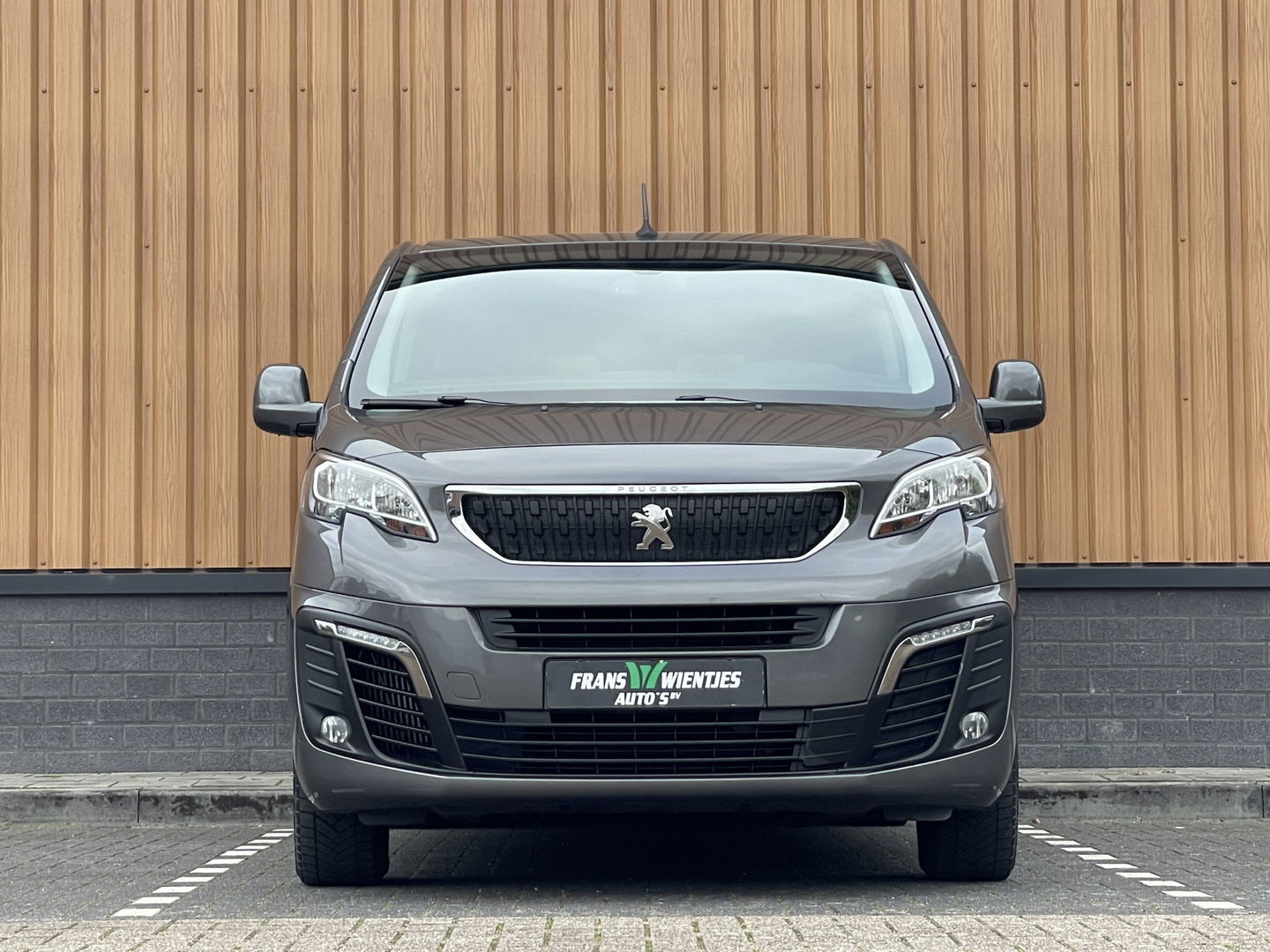 Peugeot Expert Traveller 8P 2.0 BlueHDi 150 Business Long S&S | Exportprijs | Cruise Control | Parkeersensoren Achter | Apple Carplay/Android Auto | Navigatie | Airconditioning | Bluetooth |