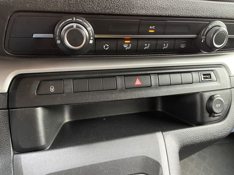 Peugeot Expert Traveller 8P 2.0 BlueHDi 150 Business Long S&S | Exportprijs | Cruise Control | Parkeersensoren Achter | Apple Carplay/Android Auto | Navigatie | Airconditioning | Bluetooth |